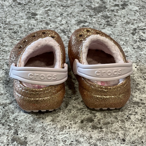 C5 Pink Glitter Fuzzy Crocs - Picture 3 of 7